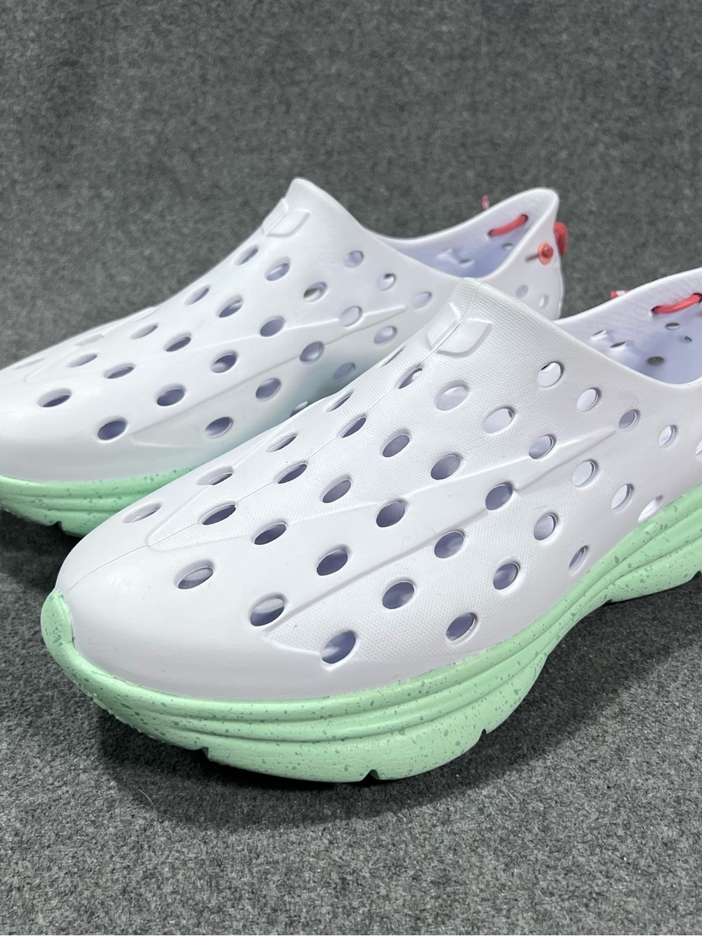 Kane Footwear Revive Recovery Shoe White/Spring Mens Size 11 Lightweight Slip On
